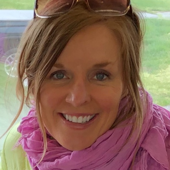 Meet your Posher, Debra - Picture 1 of 1